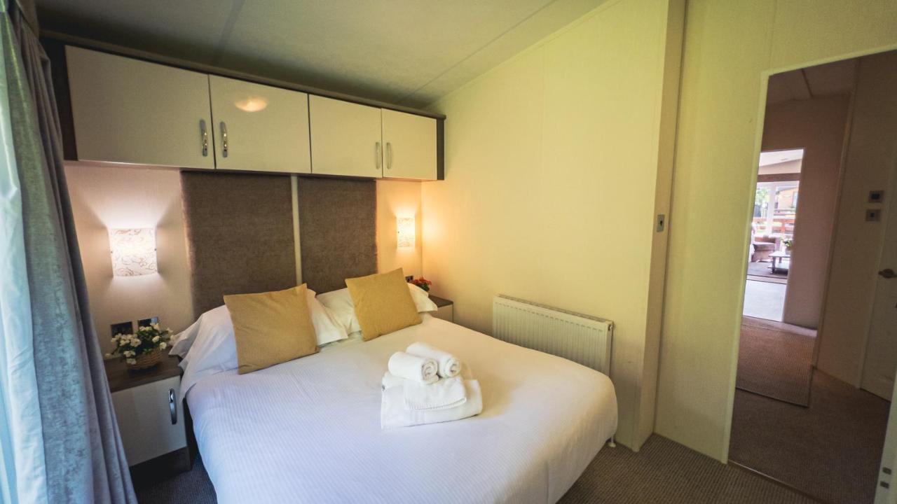 Hazel Oaks, Beautiful Lodge With Hot Tub - Sleeps 6 - Felmoor Park Morpeth Exterior foto