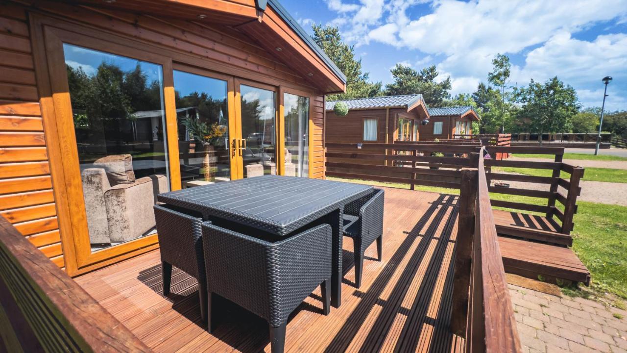 Hazel Oaks, Beautiful Lodge With Hot Tub - Sleeps 6 - Felmoor Park Morpeth Exterior foto